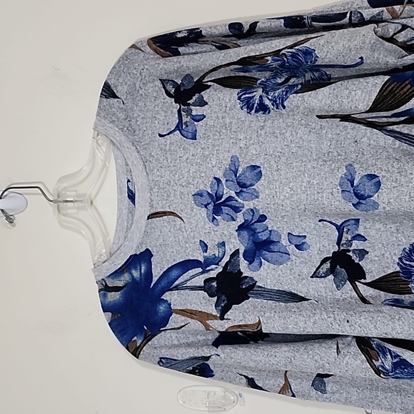 Zyia Grey Floral Long Sleeves Sweatshirt Size XL - Picture 2 of 8